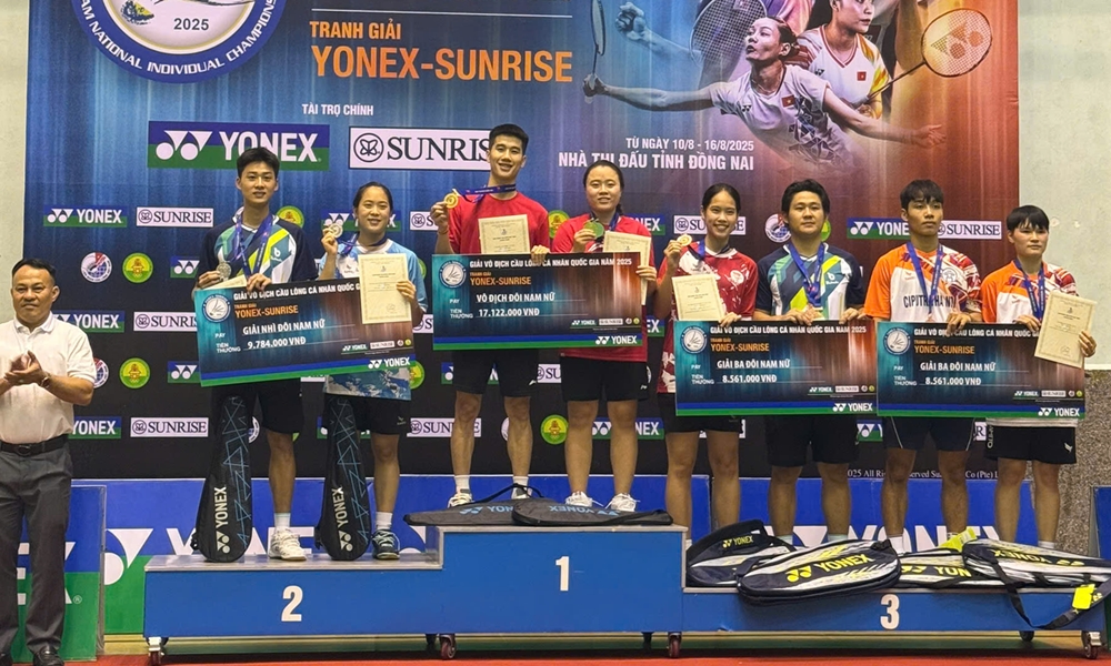 Bac Ninh tops national badminton championship with strong performance